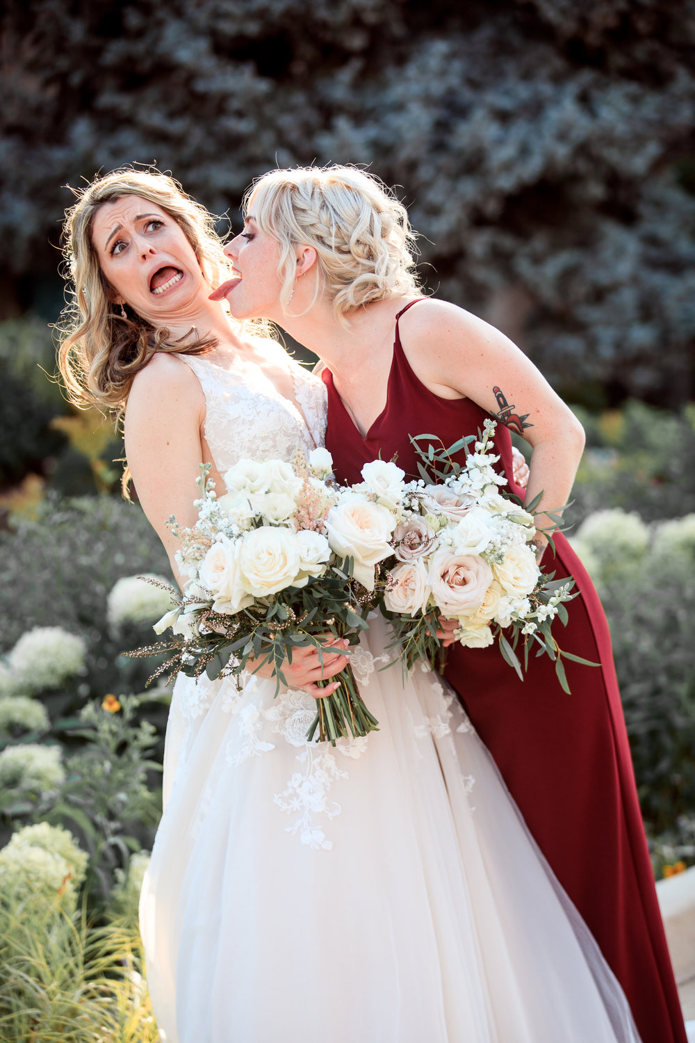 Hilarious-funny-bride-and-groom-take-wedding-photos-to-next-level41.jpg