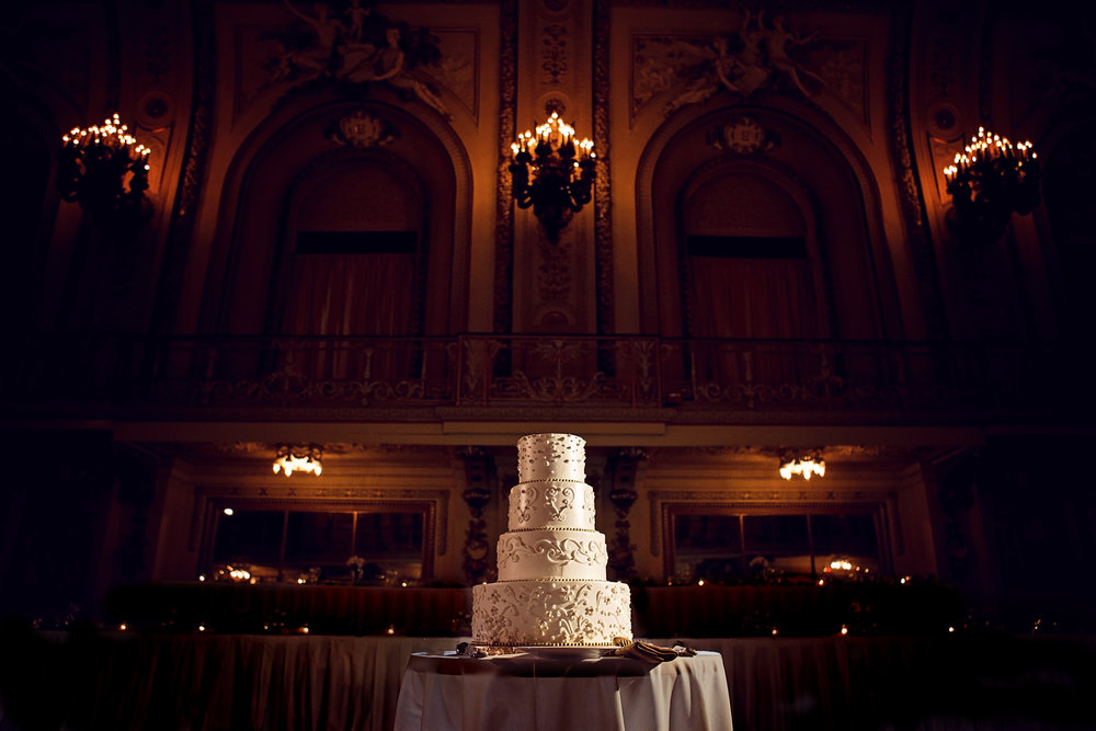 Palmer house hilton chicago wedding cake lauren ashley studios photographers