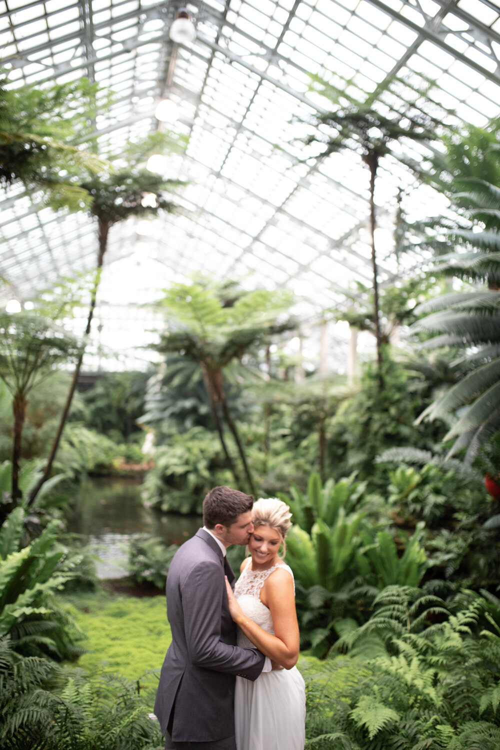 Photo Garfield park conservatory greenhouse loft chicago wedding photographer