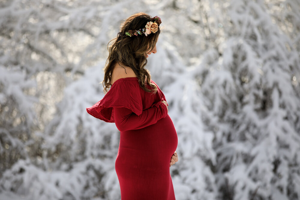 photo red dress winter maternity pose ideas chicago maternity photographer session