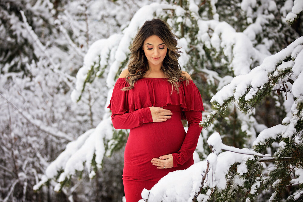 photo copyred dress winter maternity pose ideas chicago maternity photographer session