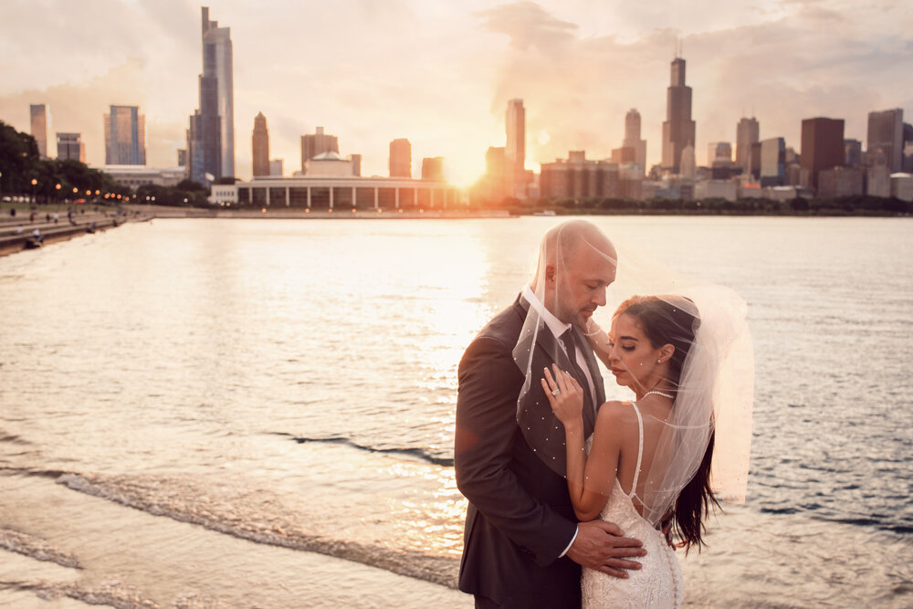 bride and groom trust lauren ashley studios to get the best chicago skyline sunset photograapher nai