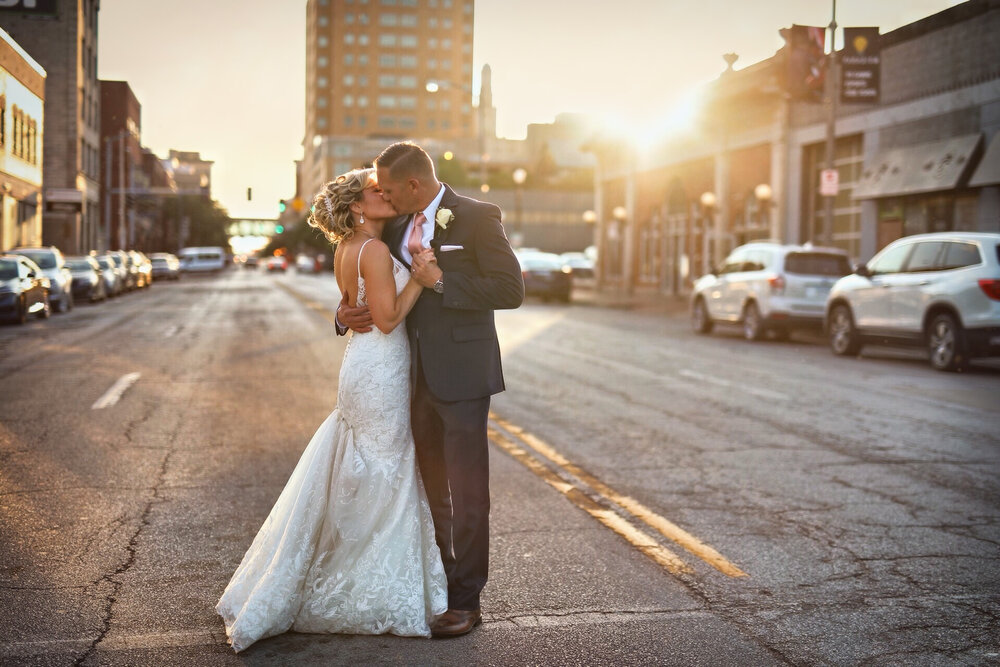 chicago city street wedding photography of a bride and groom kissing taken by lauren ashley studios