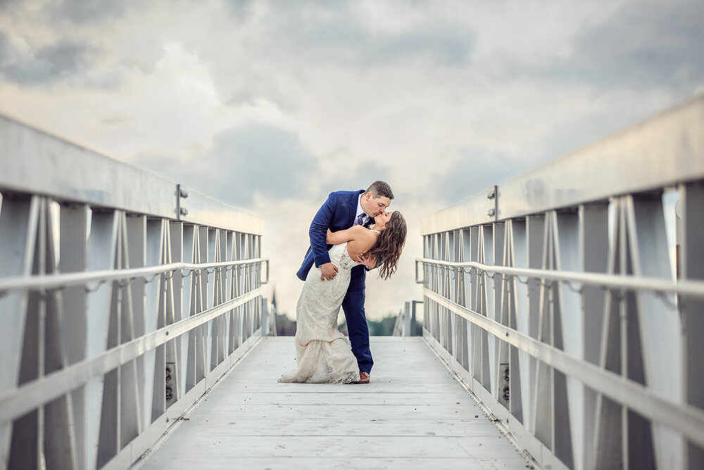 iowa quad cities couple kissing on their wedding day stunning photography by lauren ashley studios j