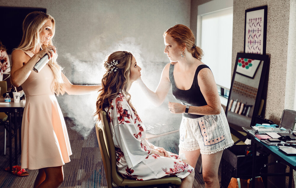 lauren ashley studios best photography of a bride getting ready for her wedding with morning mimosas