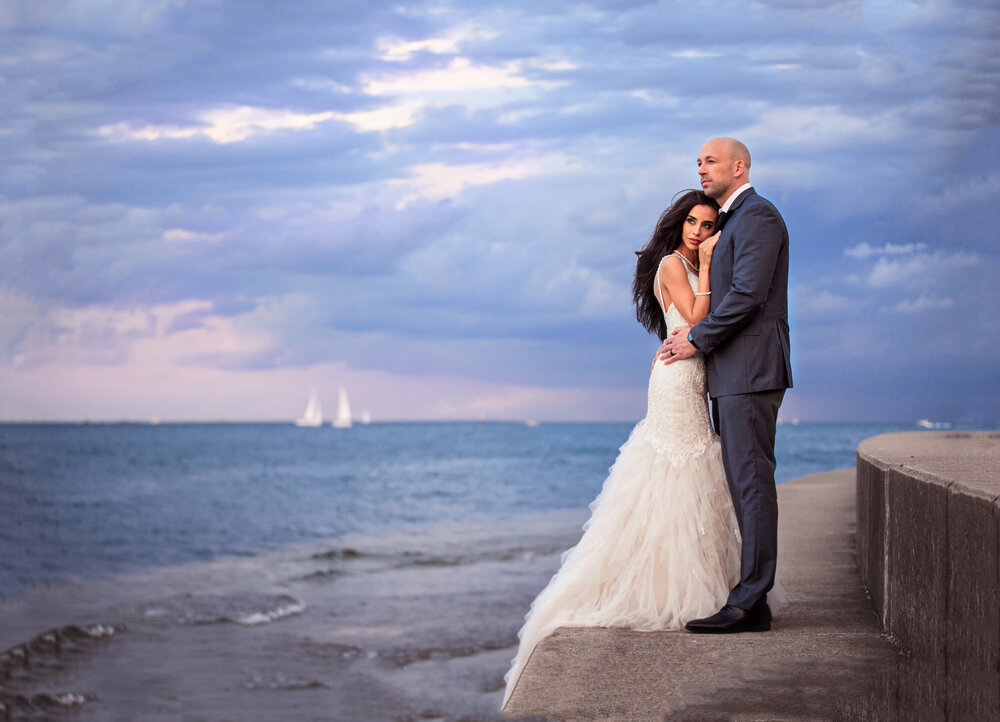 photographer takes bride and groom to adler planetarium for wedding pics