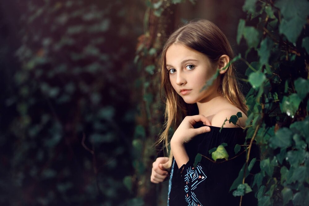 portrait photography girl with gorgeous eyes in forest ivy by lauren ashley studios photographer