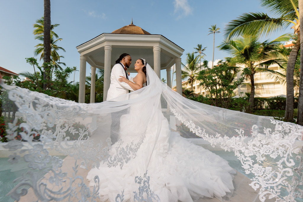 What You Need to Know Before Booking a Luxury Wedding Photographer for Your Destination Wedding