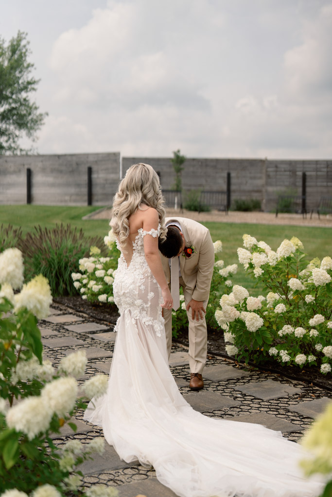 Should You Do a First Look on Your Wedding Day? A Photographer’s Perspective