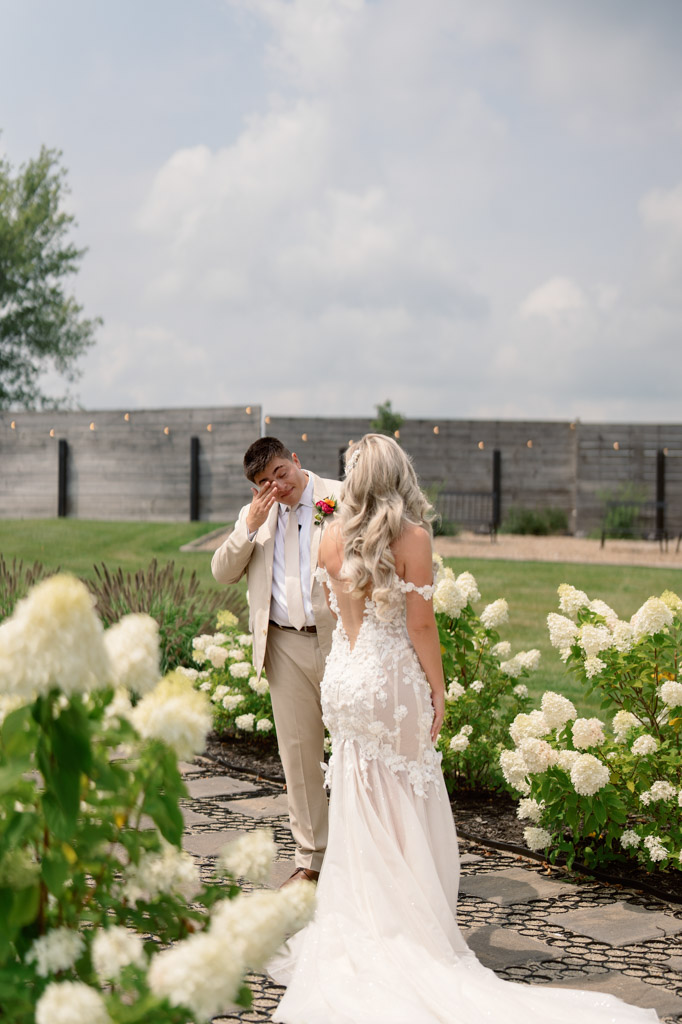 Should You Do a First Look on Your Wedding Day? A Photographer’s Perspective