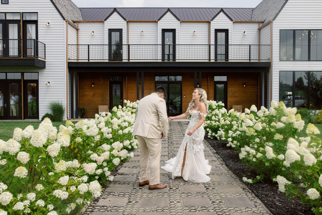 Should You Do a First Look on Your Wedding Day? A Photographer’s Perspective