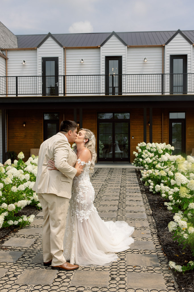 Should You Do a First Look on Your Wedding Day? A Photographer’s Perspective