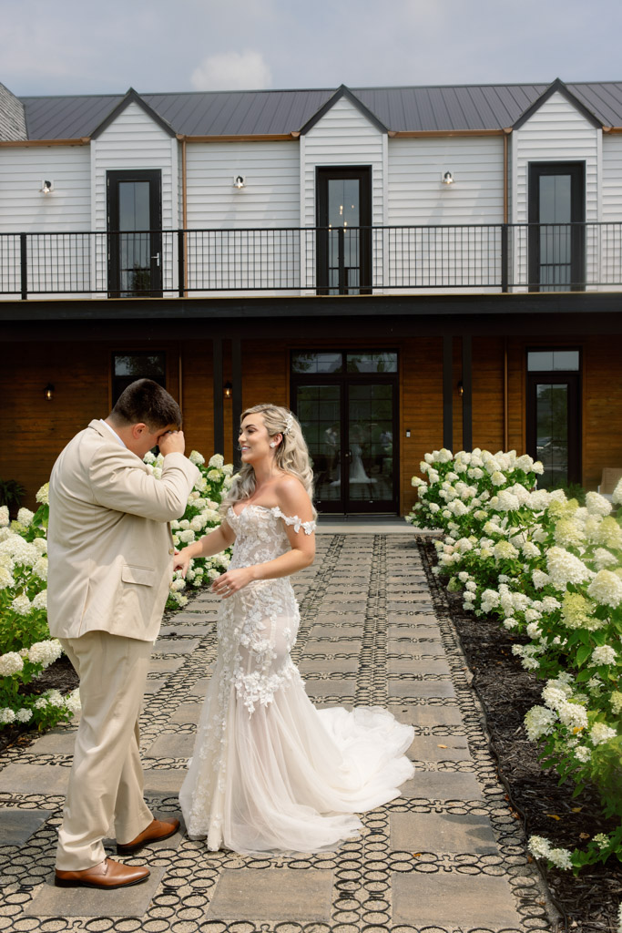 Should You Do a First Look on Your Wedding Day? A Photographer’s Perspective