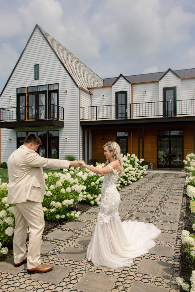Should You Do a First Look on Your Wedding Day? A Photographer’s Perspective