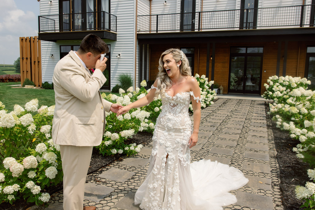 Should You Do a First Look on Your Wedding Day? A Photographer’s Perspective